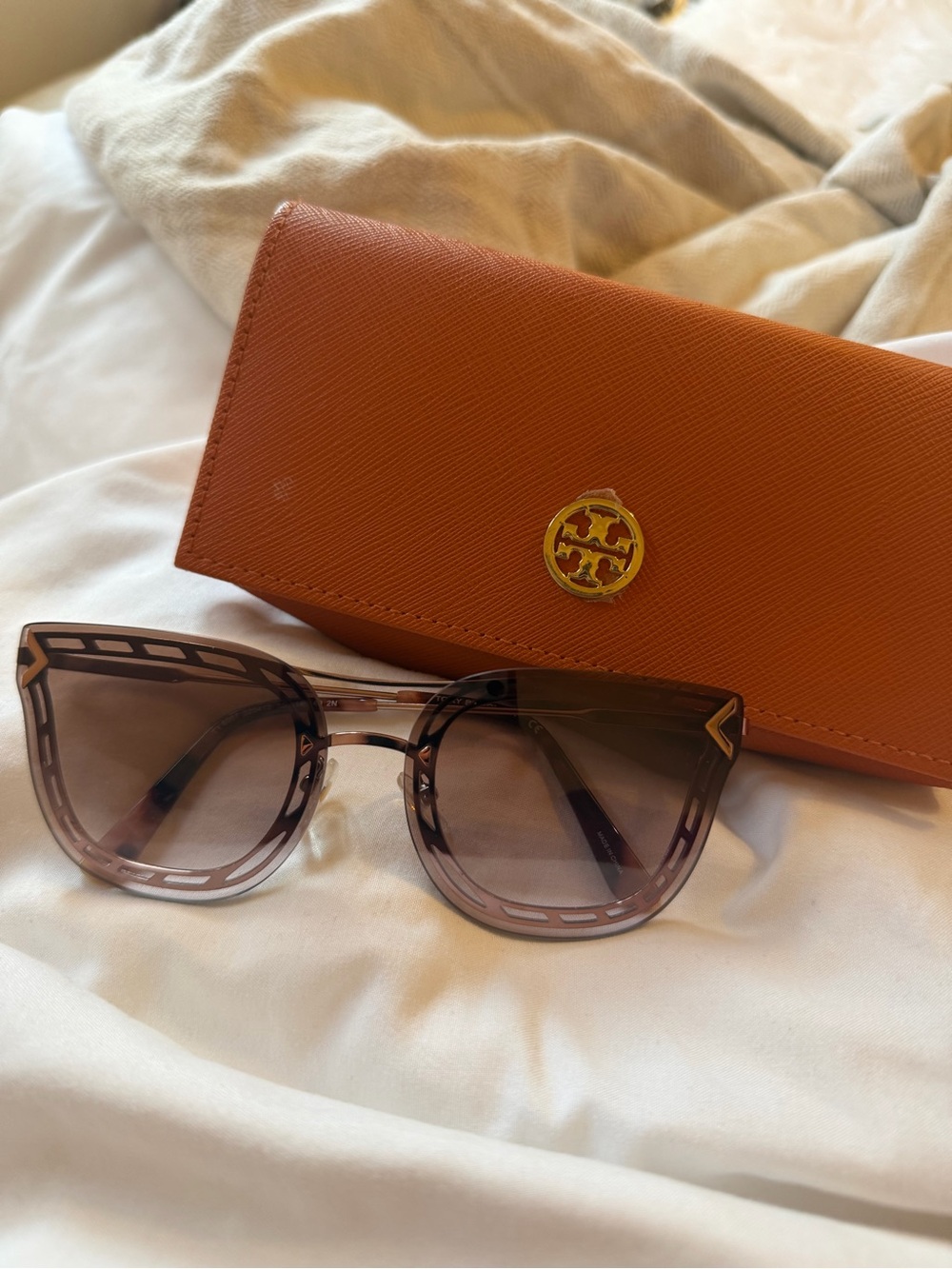 Tory Burch Brown Gradient Cat-Eye Sunglasses with Orange Case
